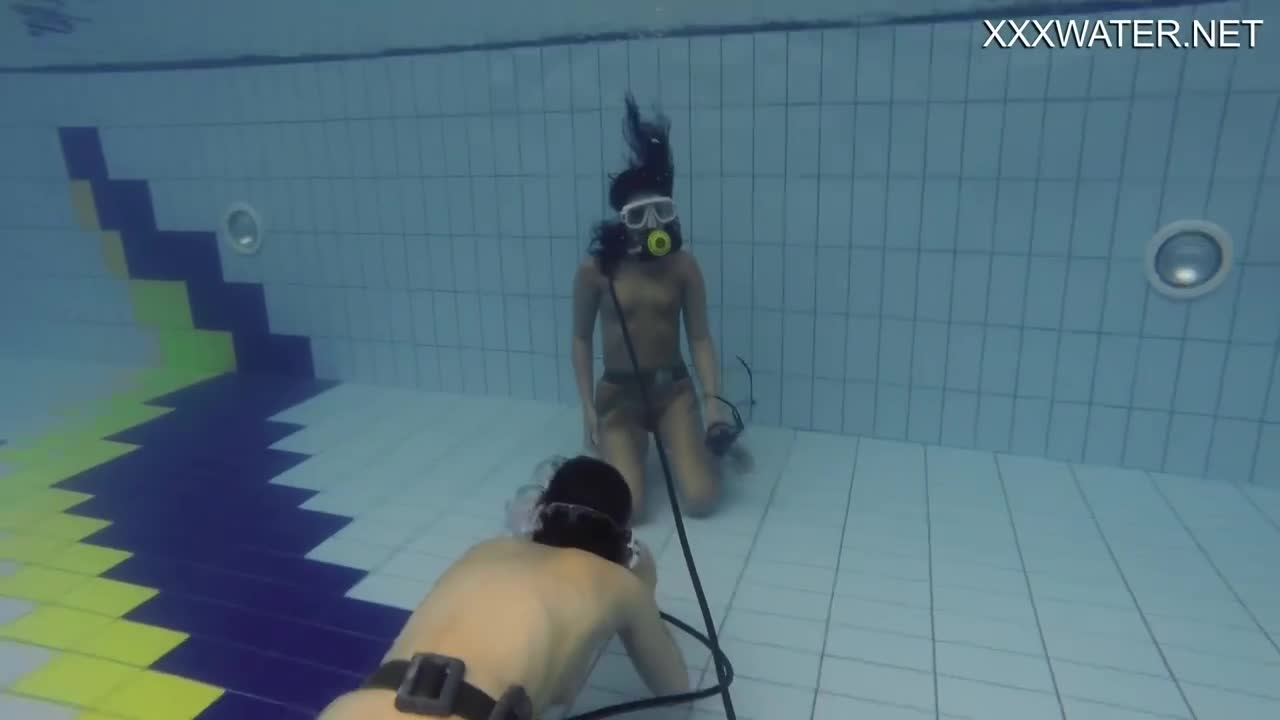 Underwater Show featuring Adeline's orgasm video