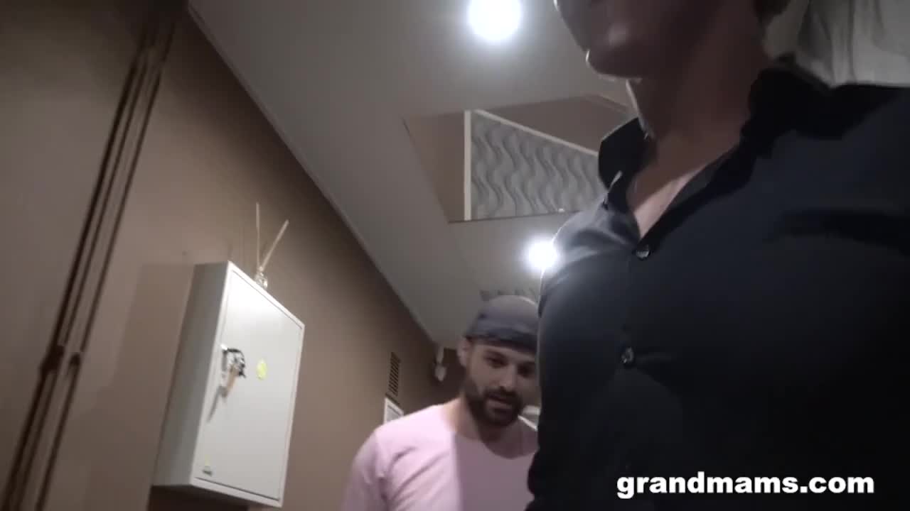 Grandmams featuring hoochie's best blowjob ever action