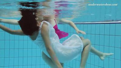 Sensuous Lera and Sima's underwatershow clip - ePornTube