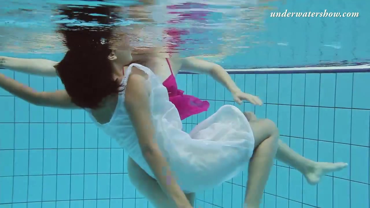 Sensuous Lera and Sima's underwatershow clip