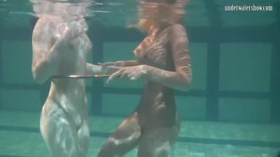 Underwater Show featuring Irina's lesbian video