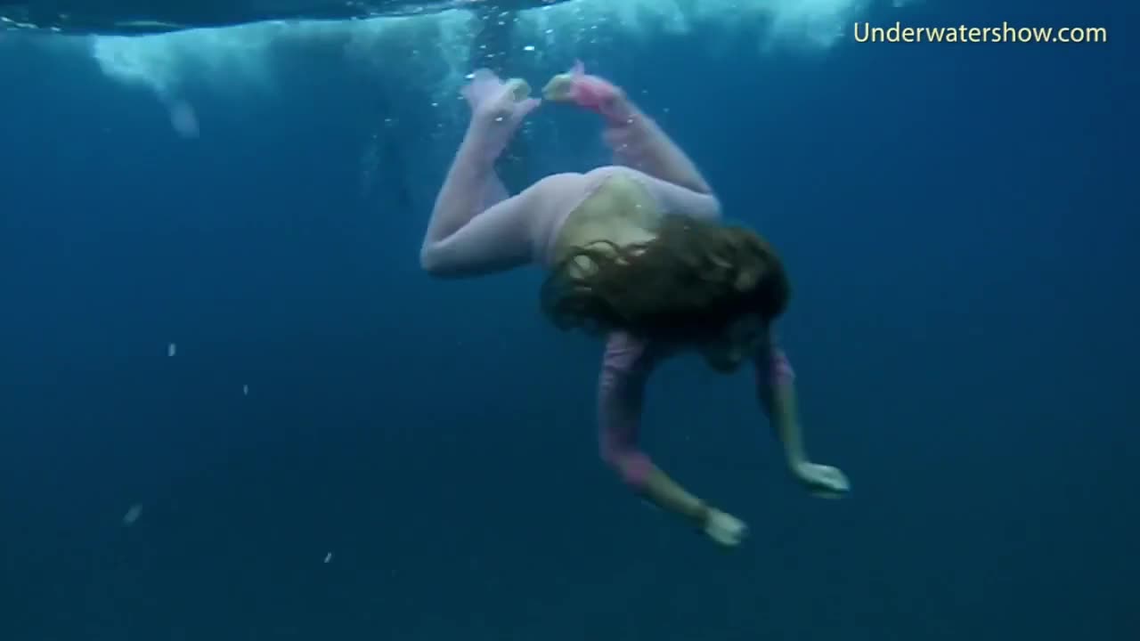 Monica xxx with smiling sweetheart from Underwater Show - ePornTube