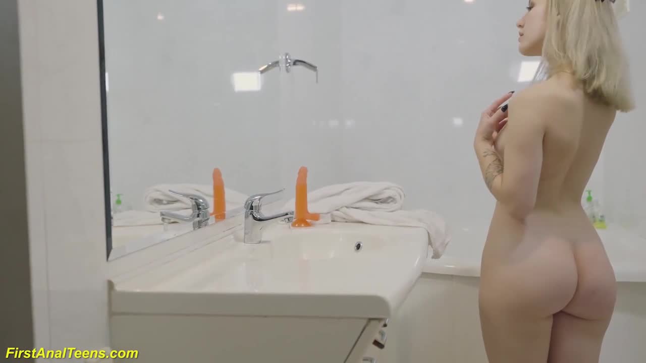 Shower movie with easy-on-the-eyes Mia Parks from Extreme Movie Pass