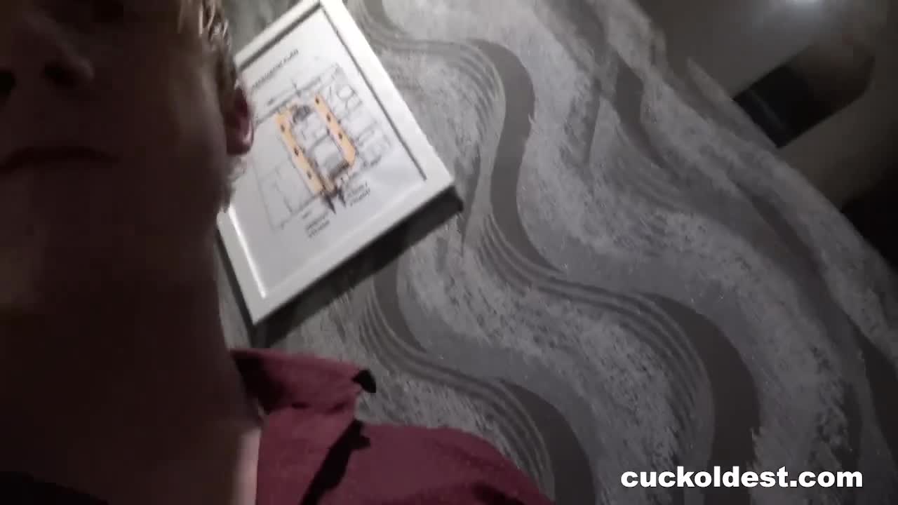 Threesome smut with well-formed cutie from Cuckoldest