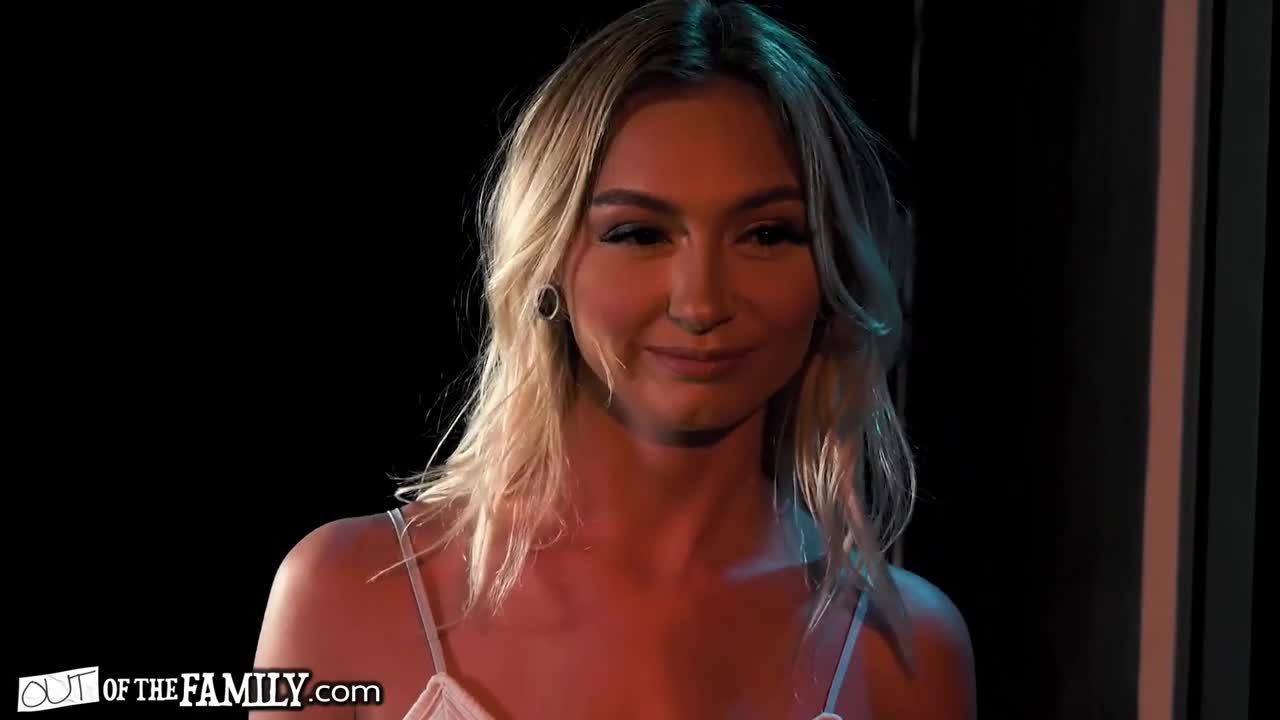 Chloe Temple and Lily Larimar's babe trailer by Out Of The Family - ePornTube