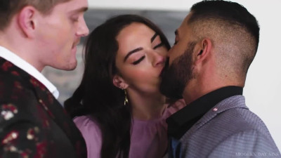 All-natural chick Sophia Burns gets fucked by bisexual boys