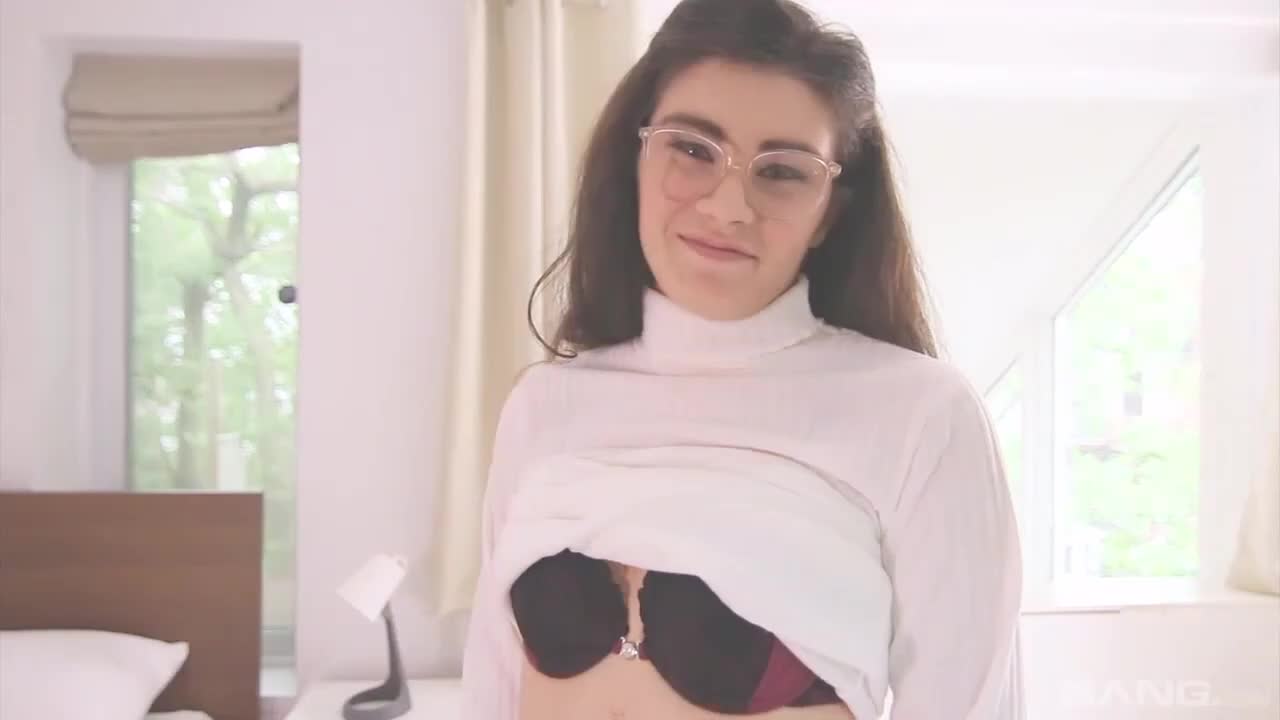 Nerdy hottie Ella June likes fucking with a pretty massive penis - ePornTube