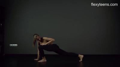 Nice-looking Zina - yoga movie - Flexy Teens