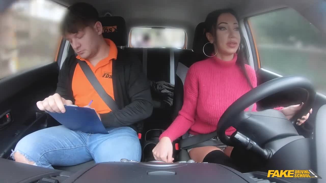 Fake driver screwed a long-legged blonde Laura Fiorentino - ePornTube