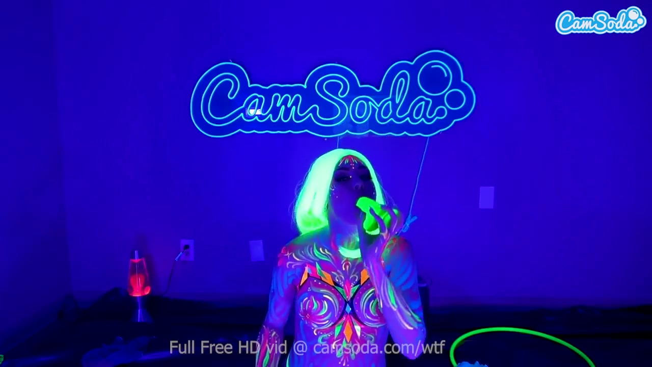 Jewelz Blu's solo female dirt by Cam Soda