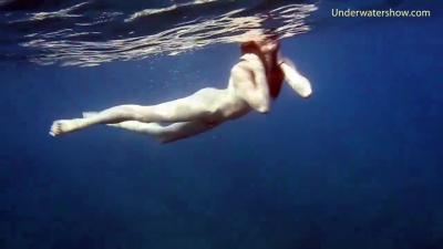 Voluptuous female's underwatershow video - ePornTube