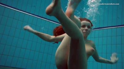 Fiery queen bee - teen (18+) porn - Underwater Show