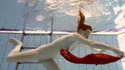 Underwater Show featuring GF's russian scene - ePornTube