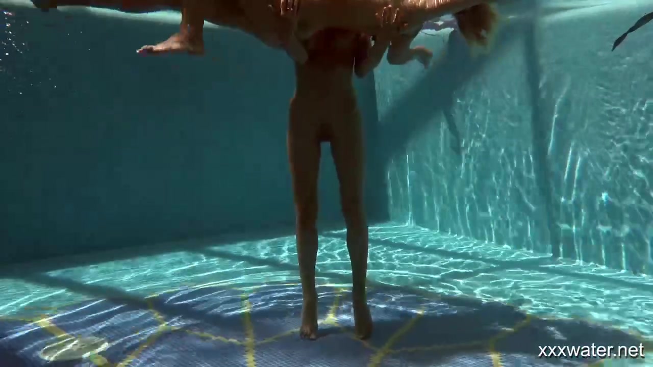 Underwater Show featuring Haley Hill and Stefanie Moon's big ass sex