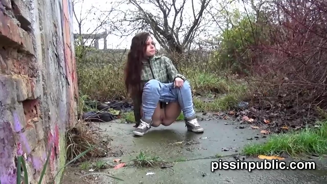 Piss In Public - kink action