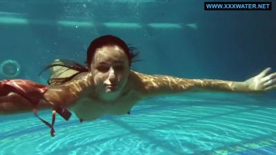 Underwater Show featuring Kittina's public sex - ePornTube