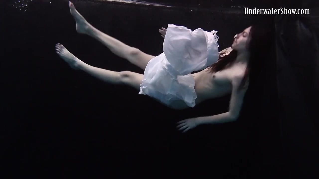 Brunette smut with dainty ladylove from Underwater Show